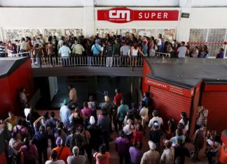 Venezuela looters target chicken, flour amid worsening shortages